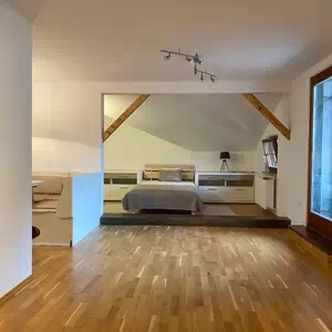 Moderne Wohnung mit Balkon & Panoramablick Bild 1